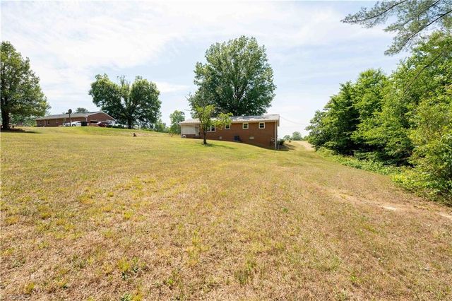 6221 Salem Chapel Road, Walnut Cove, NC 27052