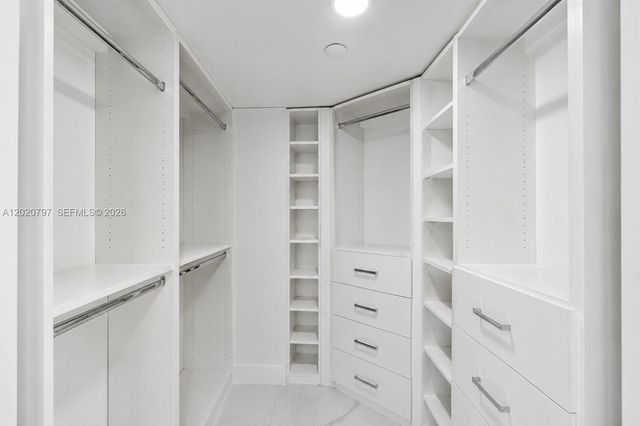 19101 NE 36th Ct 402, Aventura, FL 33180