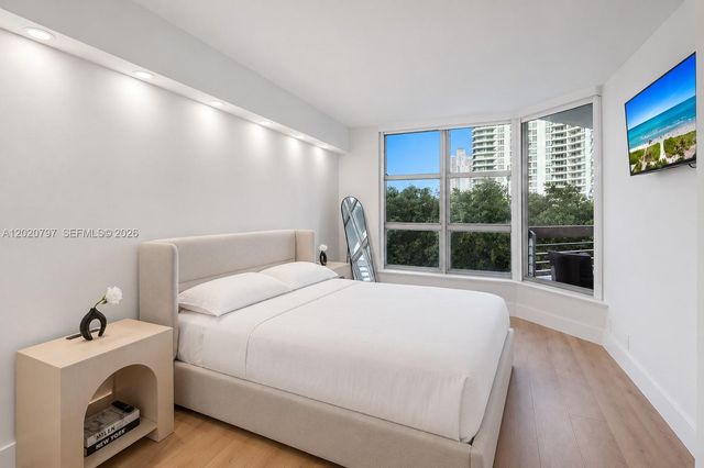 19101 NE 36th Ct 402, Aventura, FL 33180