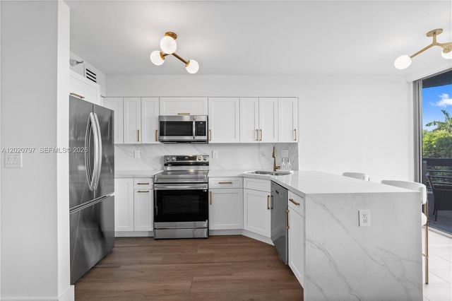 19101 NE 36th Ct 402, Aventura, FL 33180
