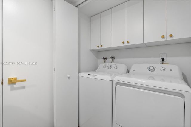 19101 NE 36th Ct 402, Aventura, FL 33180