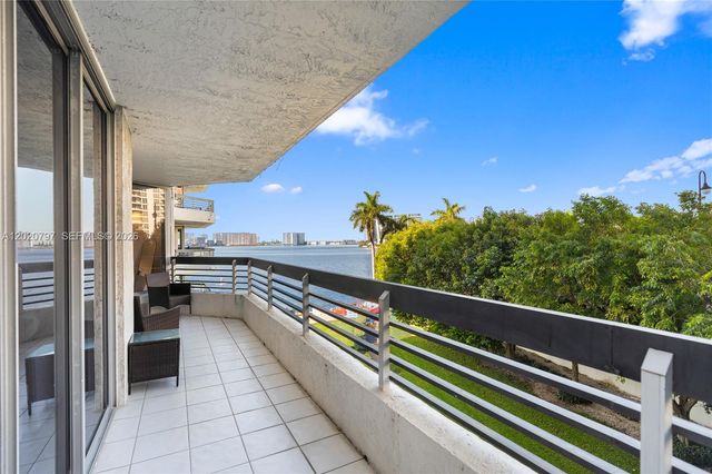 19101 NE 36th Ct 402, Aventura, FL 33180