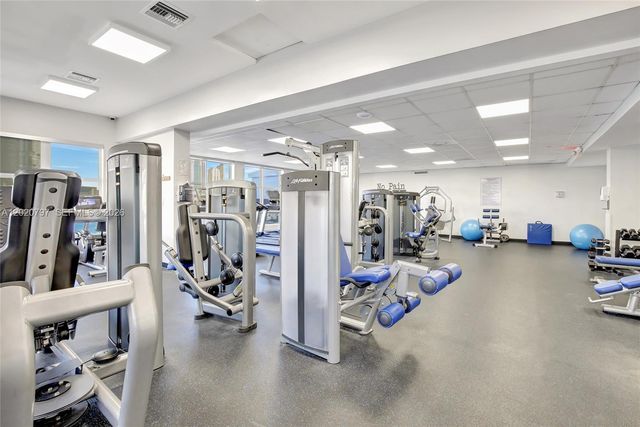 19101 NE 36th Ct 402, Aventura, FL 33180