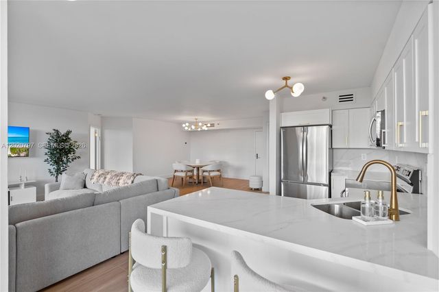 19101 NE 36th Ct 402, Aventura, FL 33180