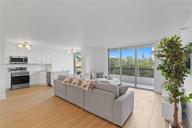19101 NE 36th Ct 402, Aventura, FL 33180