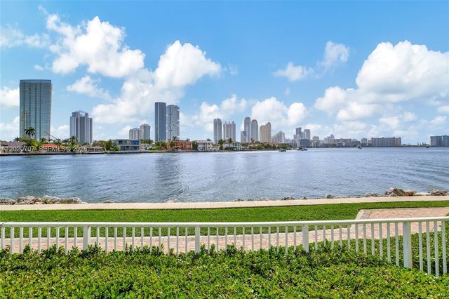 19101 NE 36th Ct 402, Aventura, FL 33180