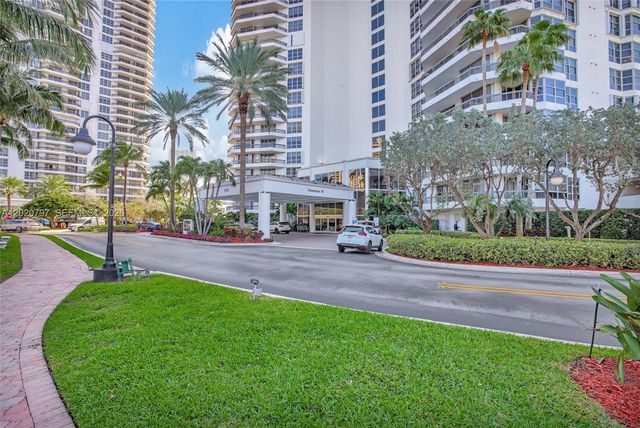 19101 NE 36th Ct 402, Aventura, FL 33180