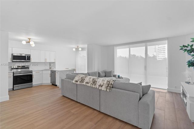 19101 NE 36th Ct 402, Aventura, FL 33180