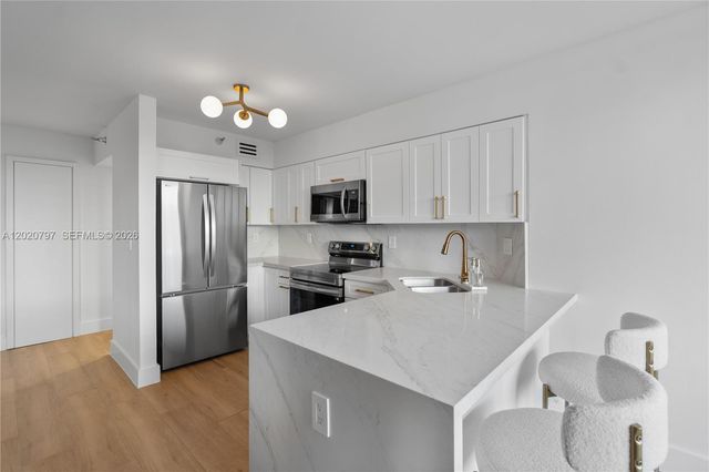 19101 NE 36th Ct 402, Aventura, FL 33180