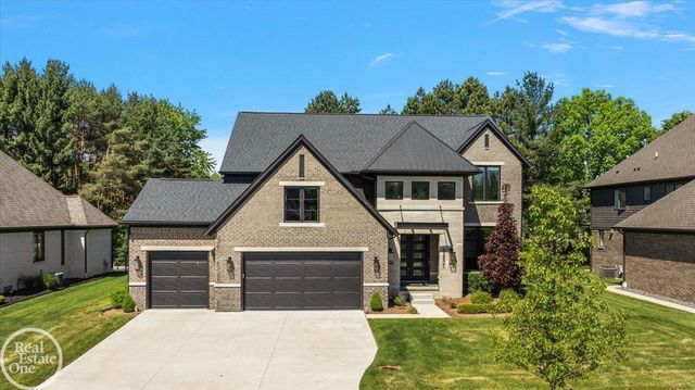 52801 Royal Park Avenue, Shelby Twp, MI 48315