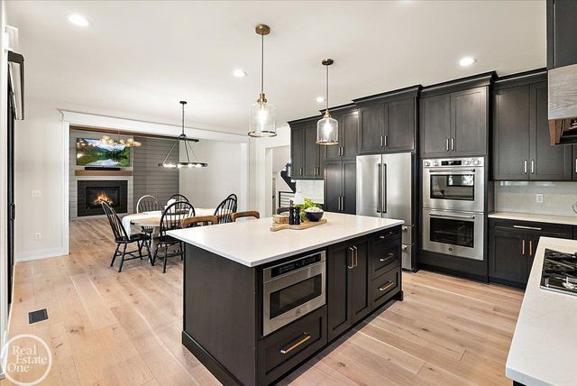 52801 Royal Park Avenue, Shelby Twp, MI 48315
