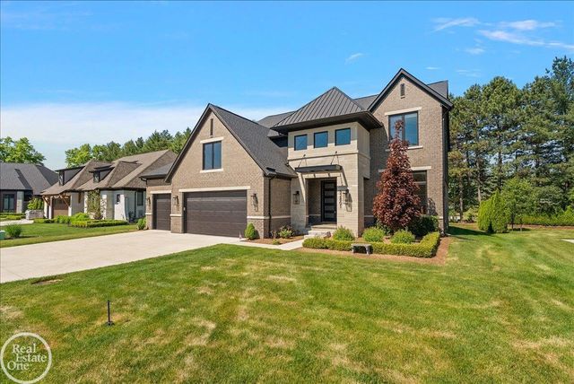 52801 Royal Park Avenue, Shelby Twp, MI 48315