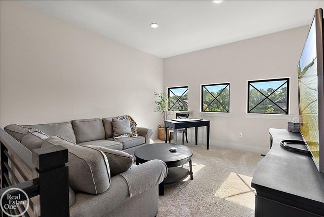 52801 Royal Park Avenue, Shelby Twp, MI 48315