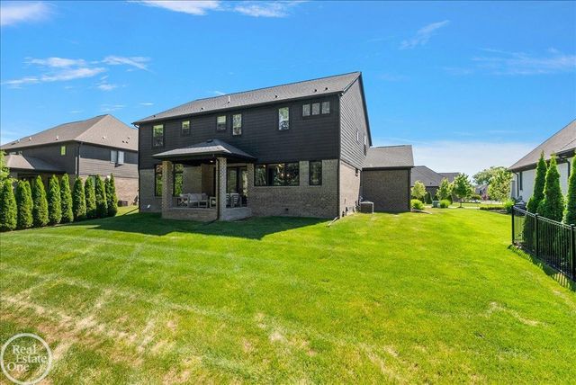 52801 Royal Park Avenue, Shelby Twp, MI 48315