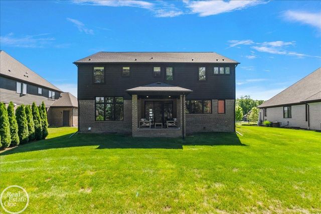 52801 Royal Park Avenue, Shelby Twp, MI 48315