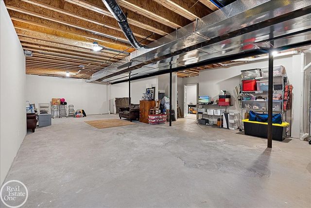 52801 Royal Park Avenue, Shelby Twp, MI 48315