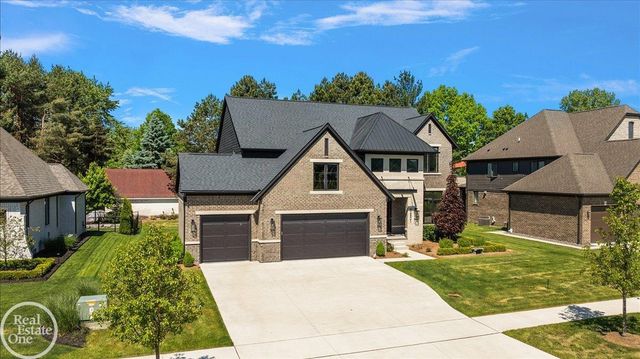 52801 Royal Park Avenue, Shelby Twp, MI 48315