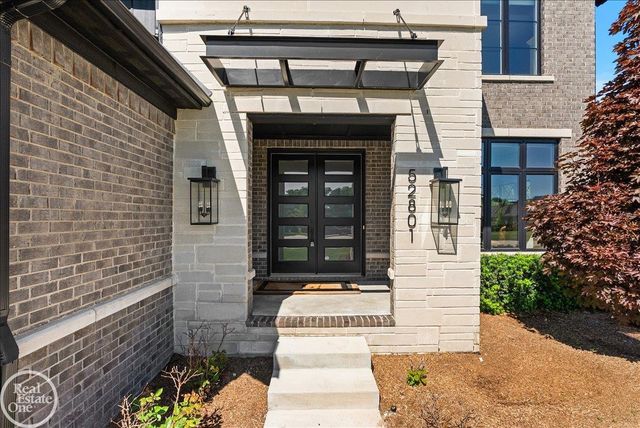 52801 Royal Park Avenue, Shelby Twp, MI 48315