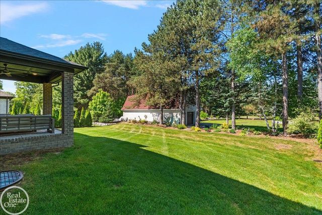 52801 Royal Park Avenue, Shelby Twp, MI 48315