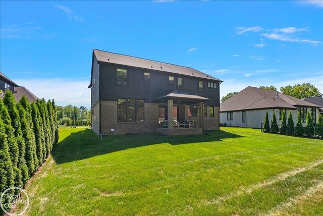 52801 Royal Park Avenue, Shelby Twp, MI 48315