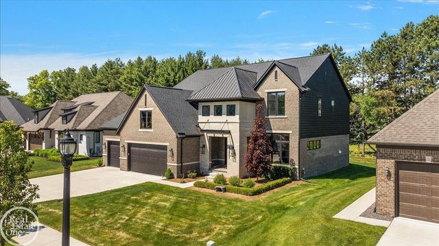 52801 Royal Park Avenue, Shelby Twp, MI 48315