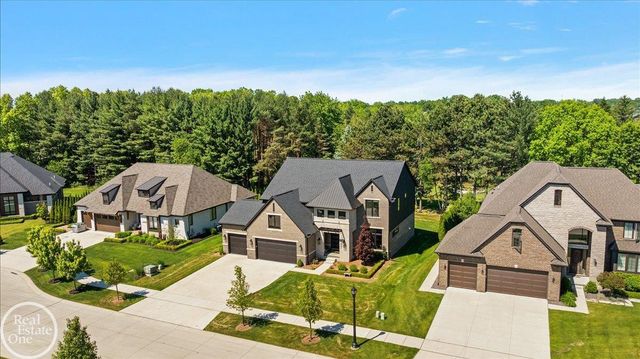 52801 Royal Park Avenue, Shelby Twp, MI 48315