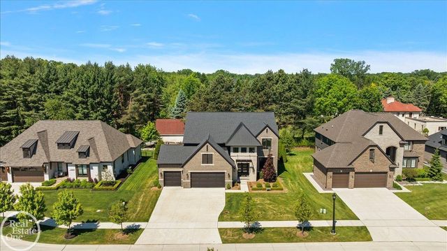 52801 Royal Park Avenue, Shelby Twp, MI 48315