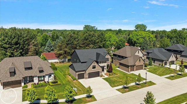 52801 Royal Park Avenue, Shelby Twp, MI 48315