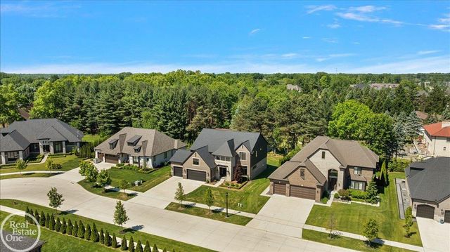 52801 Royal Park Avenue, Shelby Twp, MI 48315