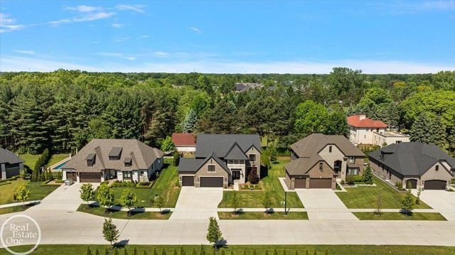52801 Royal Park Avenue, Shelby Twp, MI 48315