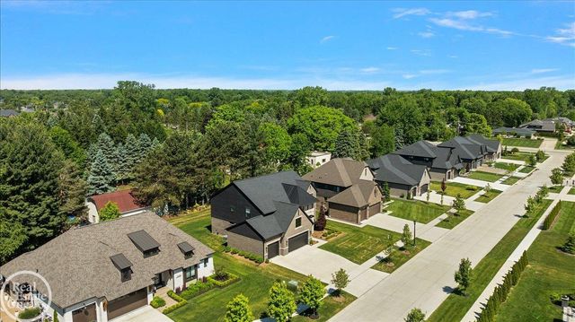 52801 Royal Park Avenue, Shelby Twp, MI 48315