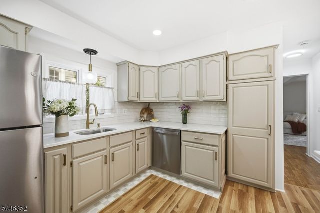 180 River Dr, Parsippany-troy Hills Twp., NJ 07034