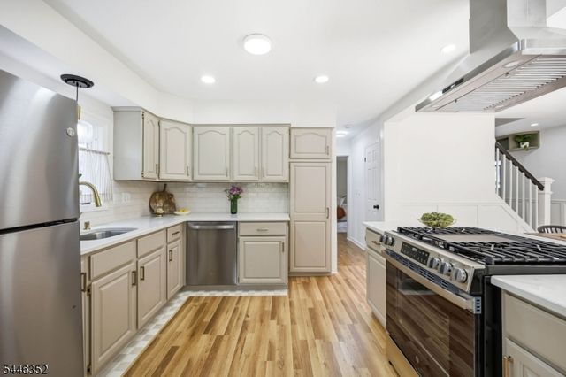 180 River Dr, Parsippany-troy Hills Twp., NJ 07034