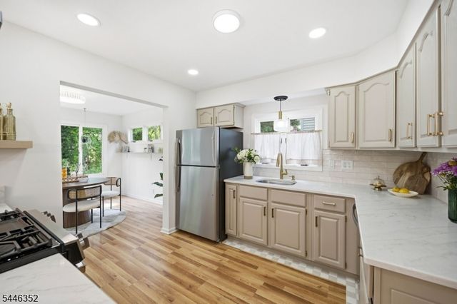 180 River Dr, Parsippany-troy Hills Twp., NJ 07034