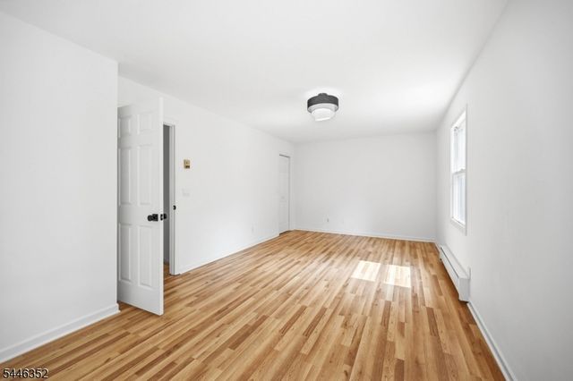 180 River Dr, Parsippany-troy Hills Twp., NJ 07034