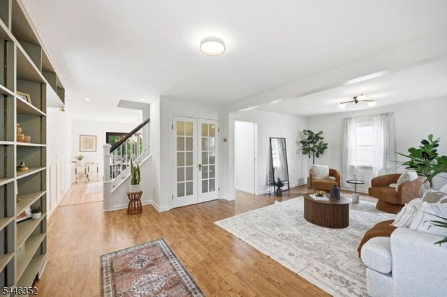 180 River Dr, Parsippany-troy Hills Twp., NJ 07034