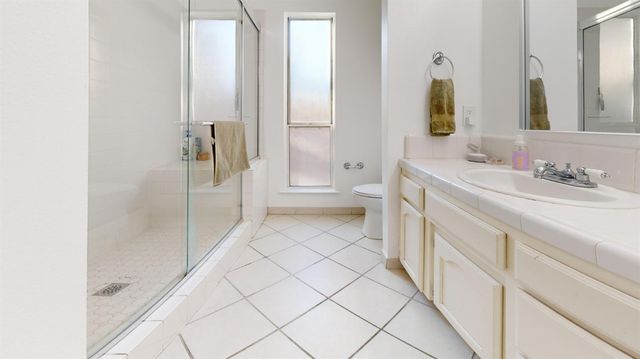 6094 N Mccaffrey Avenue, Fresno, CA 93722