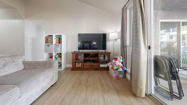 6094 N Mccaffrey Avenue, Fresno, CA 93722