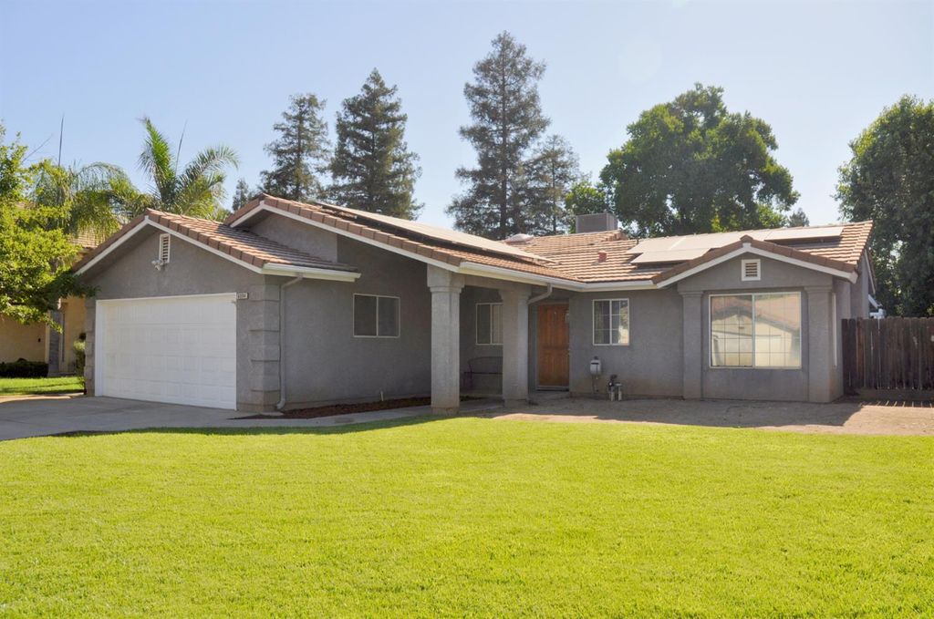 6094 N Mccaffrey Avenue, Fresno, CA 93722