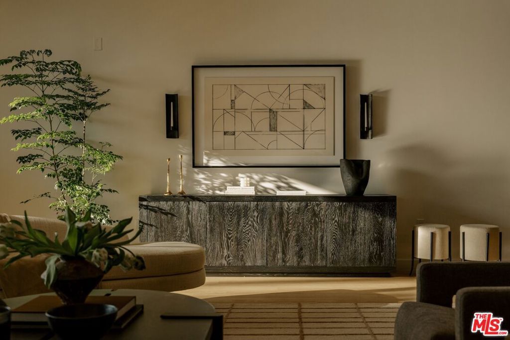 702 N Doheny Drive 103, West Hollywood, CA 90069