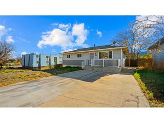 946 Hutchinson Dr, Colorado Springs, CO 80910