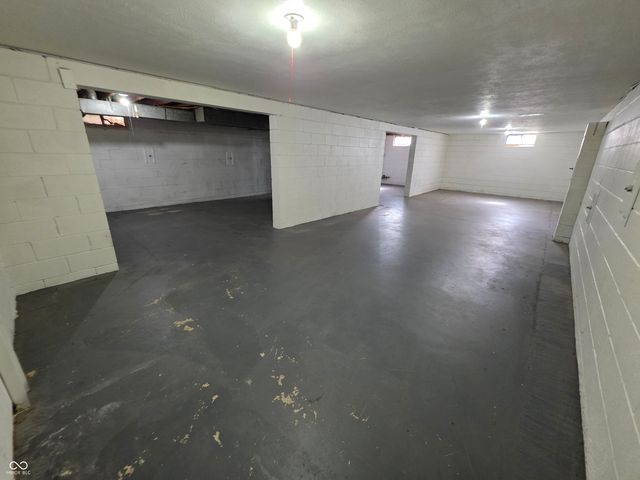 5820 E 40th Street, Indianapolis, IN 46226