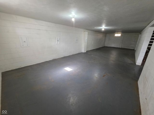 5820 E 40th Street, Indianapolis, IN 46226