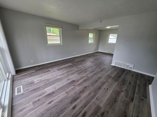 5820 E 40th Street, Indianapolis, IN 46226