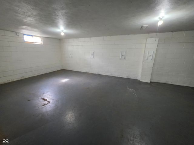 5820 E 40th Street, Indianapolis, IN 46226