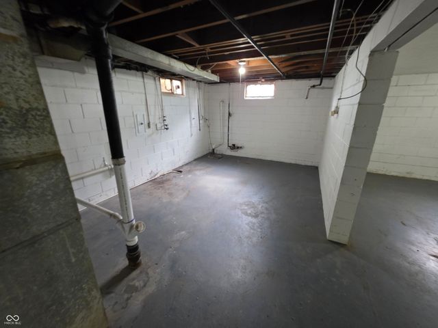 5820 E 40th Street, Indianapolis, IN 46226