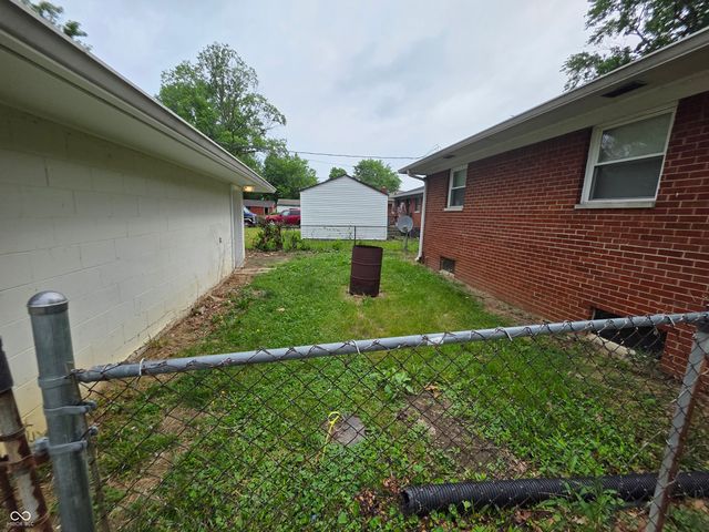 5820 E 40th Street, Indianapolis, IN 46226