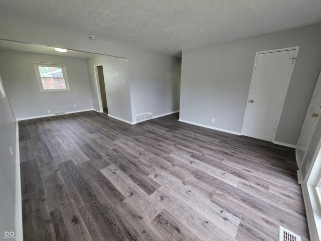 5820 E 40th Street, Indianapolis, IN 46226