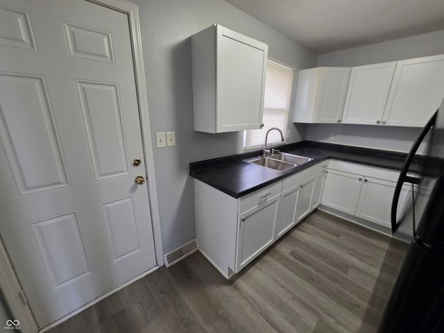 5820 E 40th Street, Indianapolis, IN 46226