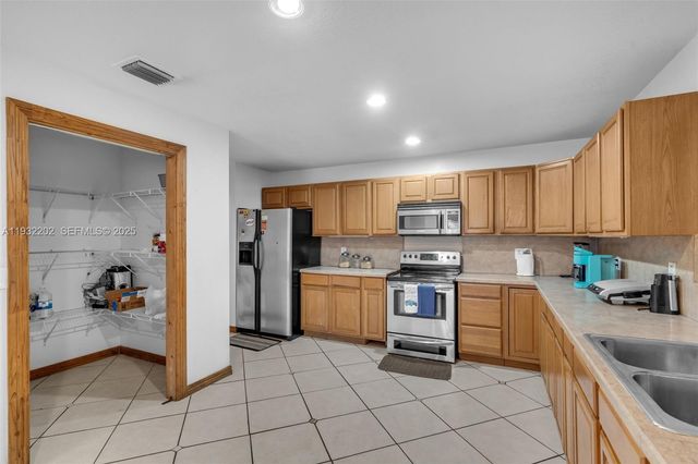 4501 SW 26th St, West Park, FL 33023